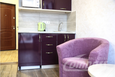фото кухни в гостинице бардового цвета